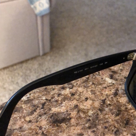 Ray-ban Wayfarer with Case - Picture 5 of 10